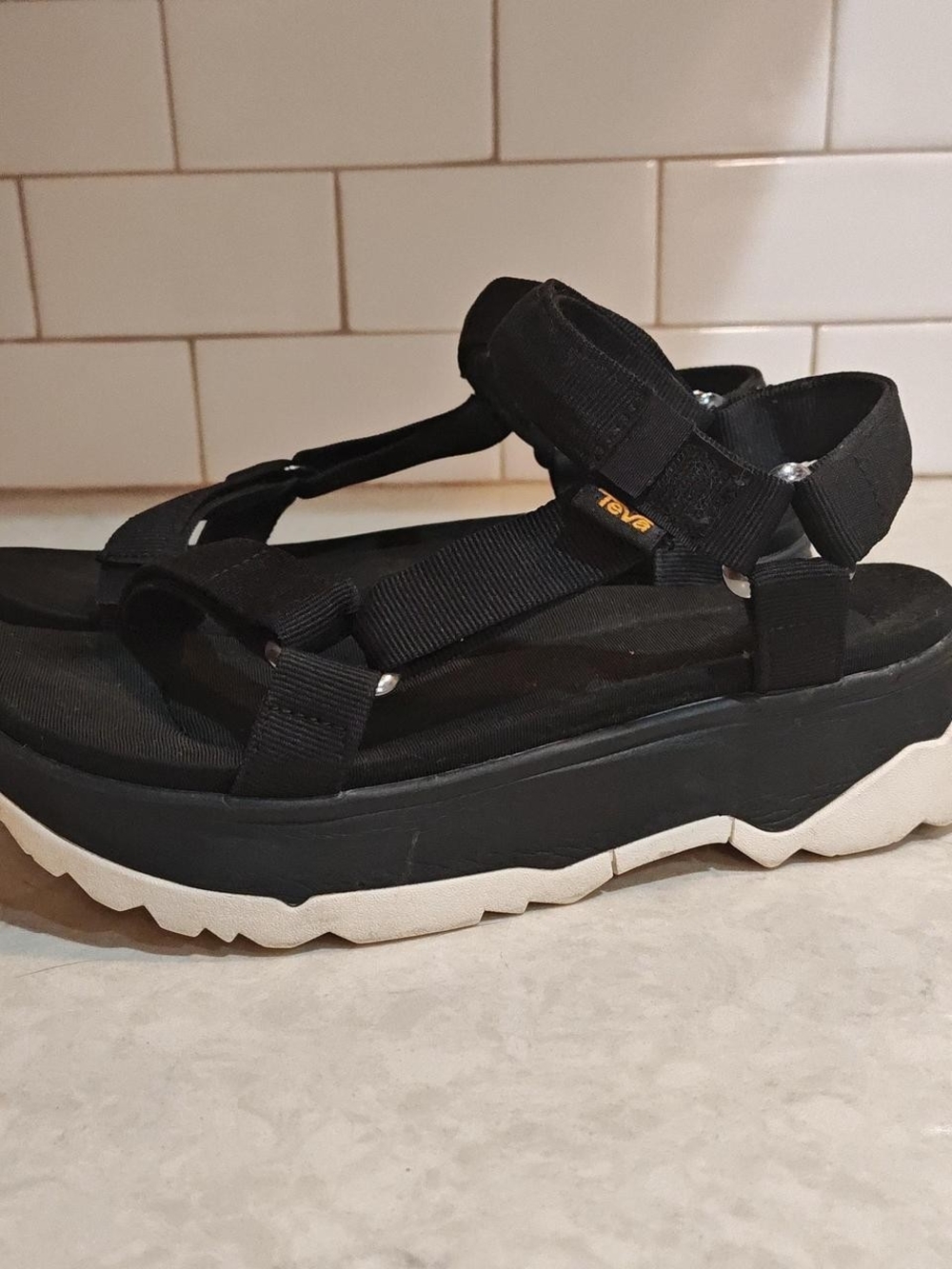 TEVA WOMEN JADITO UNIVERSAL BLACK FLATFORM PLATFORM SANDALS US 8 WOMEN